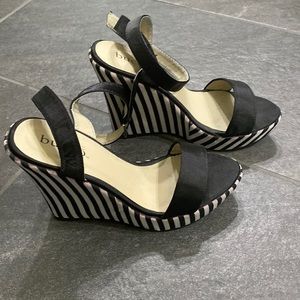 Black and white wedges